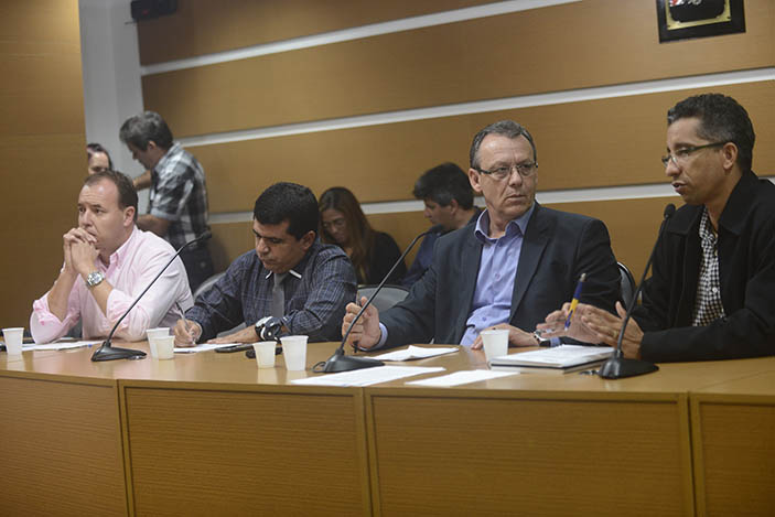 Fabiano Lopes de Souza discursa na reunião