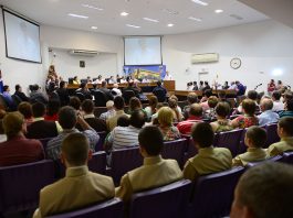 Plenário lotado debate regularização das igrejas