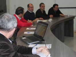 Rodrigo Fachini (3º, a partir da direita) apresentou a LOT ao conselho.