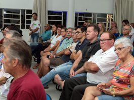 Aproximadamente 100 pessoas acompanharam a audiência pública no bairro Comasa