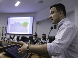Lucas Souza na reunião de 11/5/21 da já finalizada Comissão Especial da Região Metropolitana de Joinville